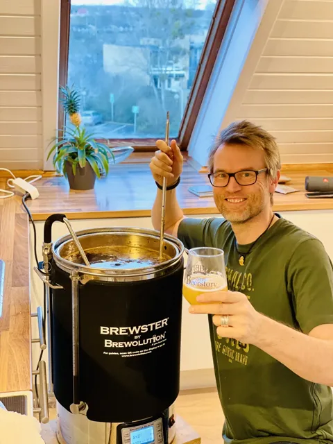 Lars Jørgensen beside his brewing kettle